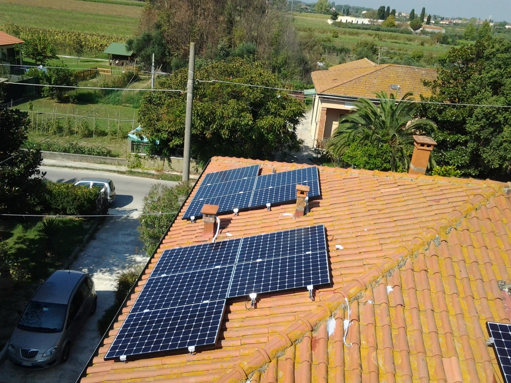 Impianto Fotovoltaico SunPower E20 Lightland Cascina Pisa Toscana 2